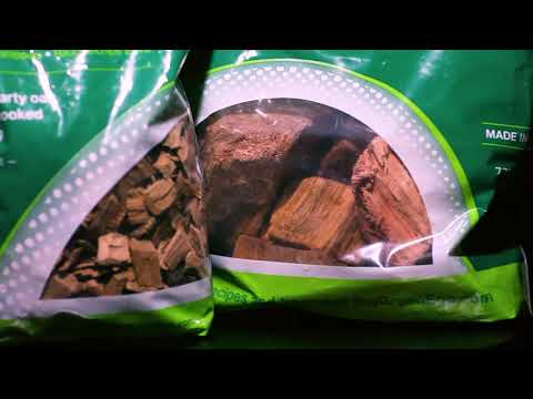 Big Green Egg Oak Smoking Wood Chips 127372 EXTERNAL_VIDEO 1